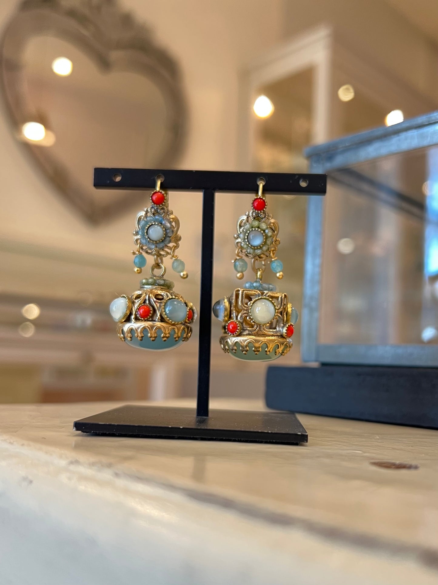 Orecchini a Sigillo 3 – ottone spazzolato, pietre dure e paste vitree (Codice: OE SG 003)