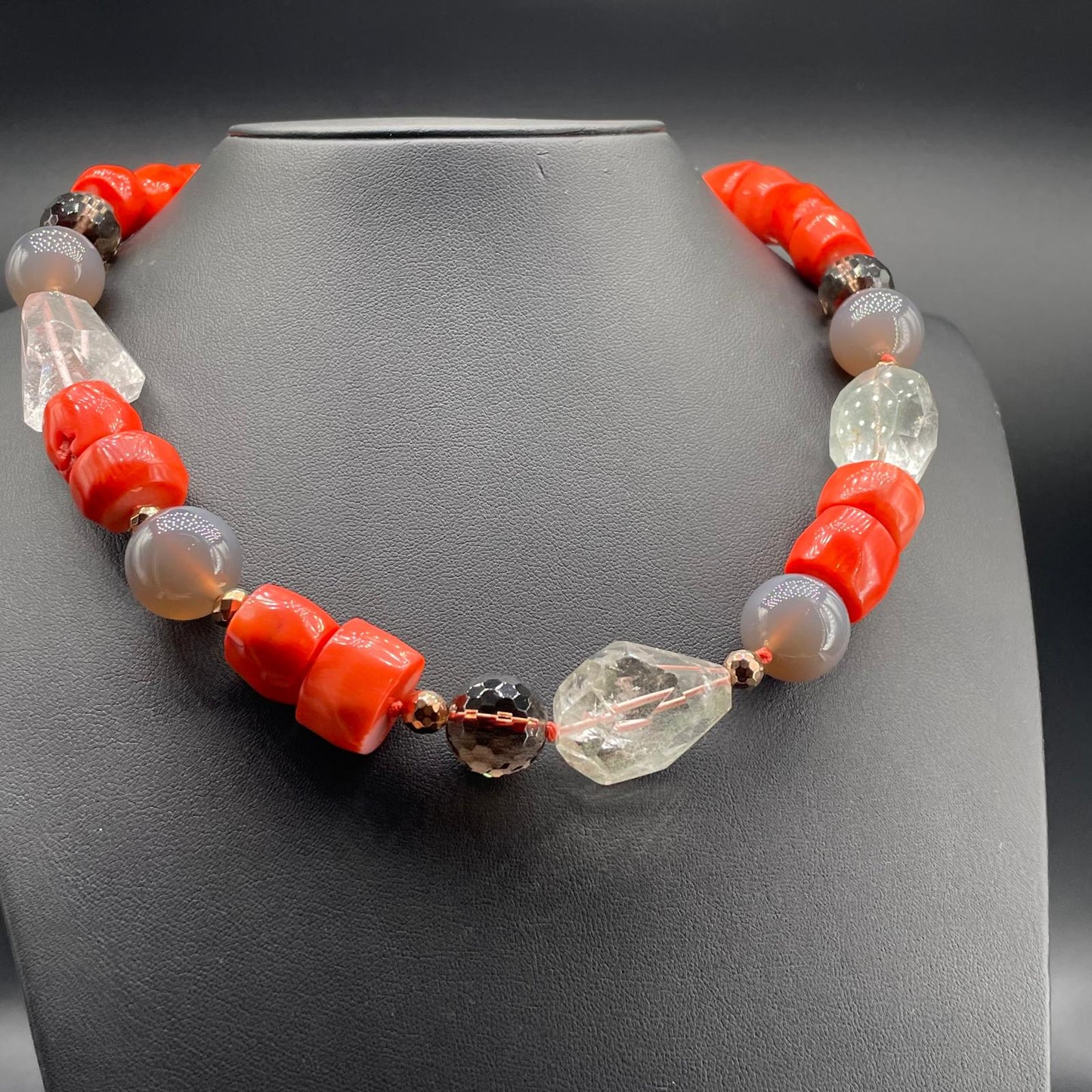 Collana Corallo Bamboo e Quarzo Fumé