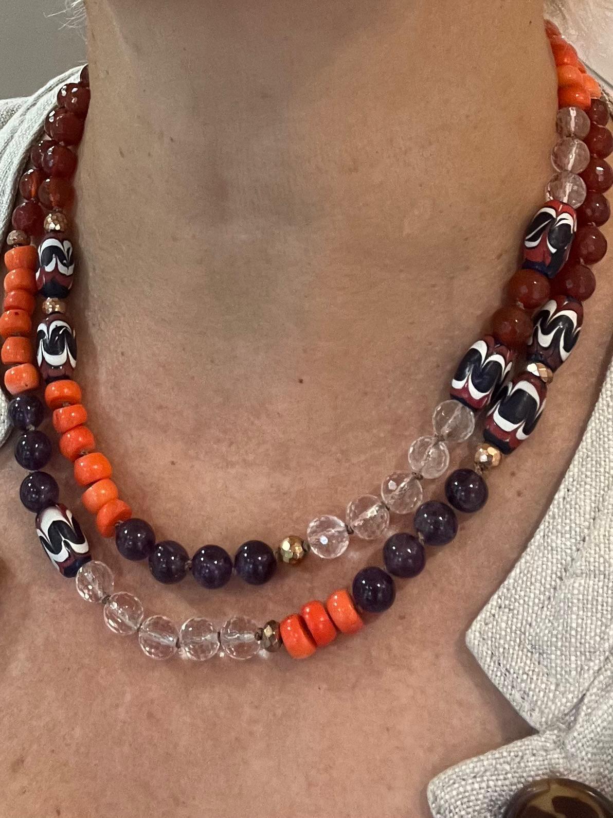 Collana Lunga con Corallo Bamboo, Ametista e Perle di Vetro