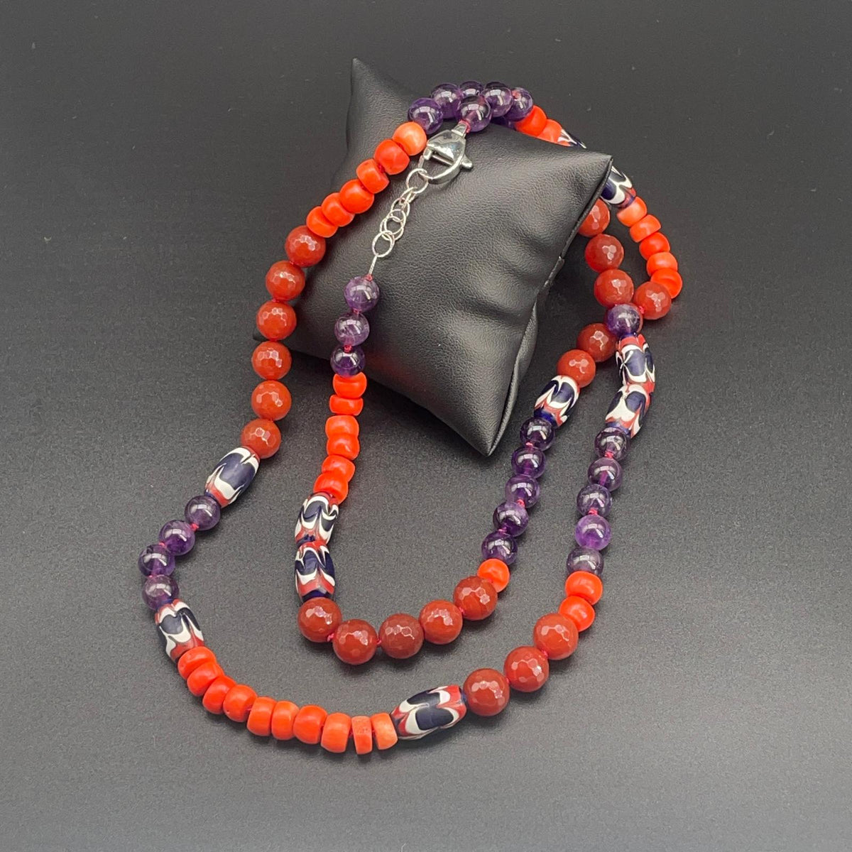 Collana Lunga con Ametista, Corniola e Corallo Bamboo