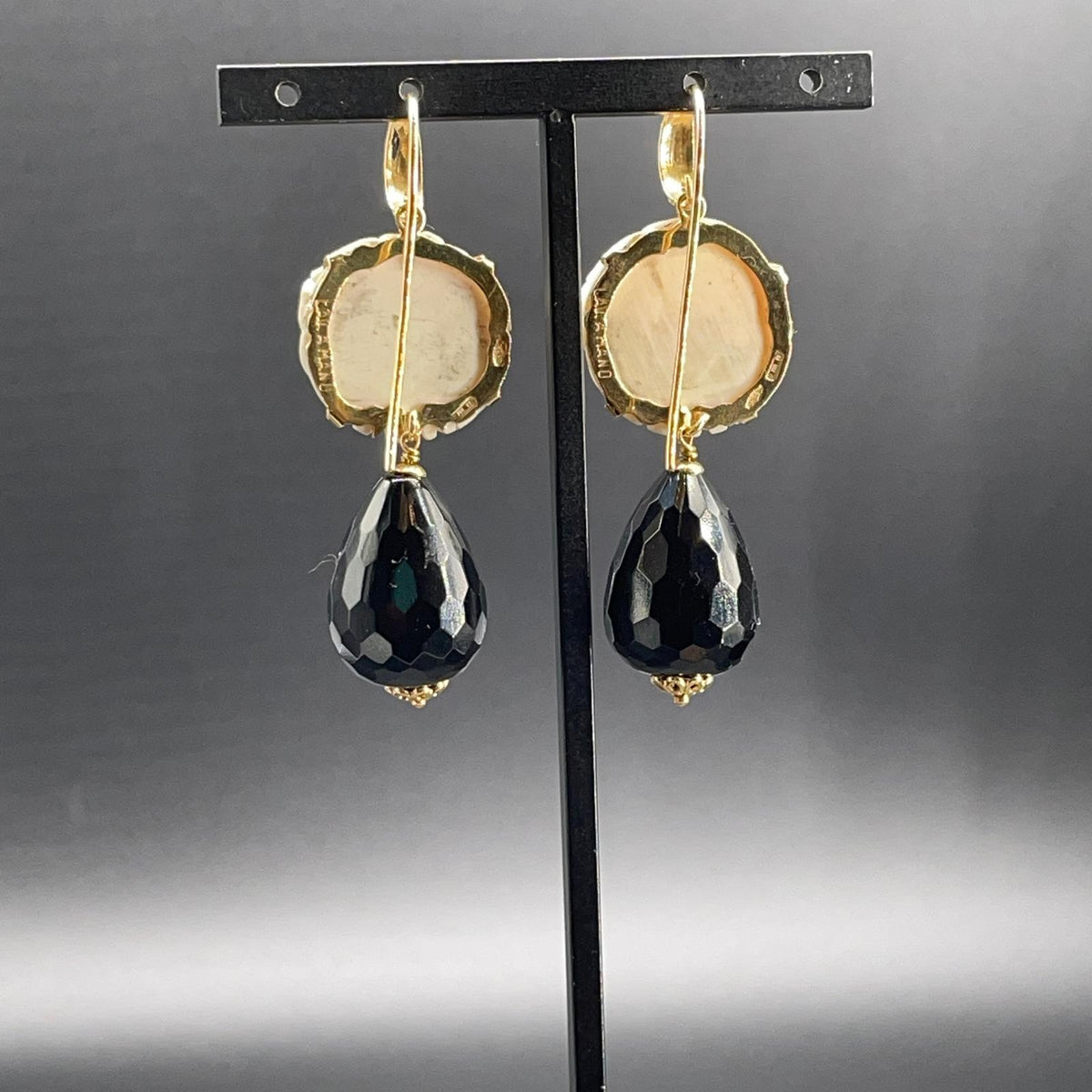 Orecchini in Oro 18 kt con Avorio Fossile di Mammut e Onice