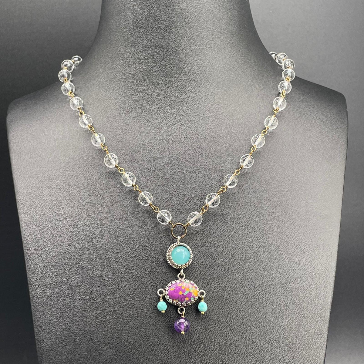Collana BonBon con pendente multicolore e pietre chiare