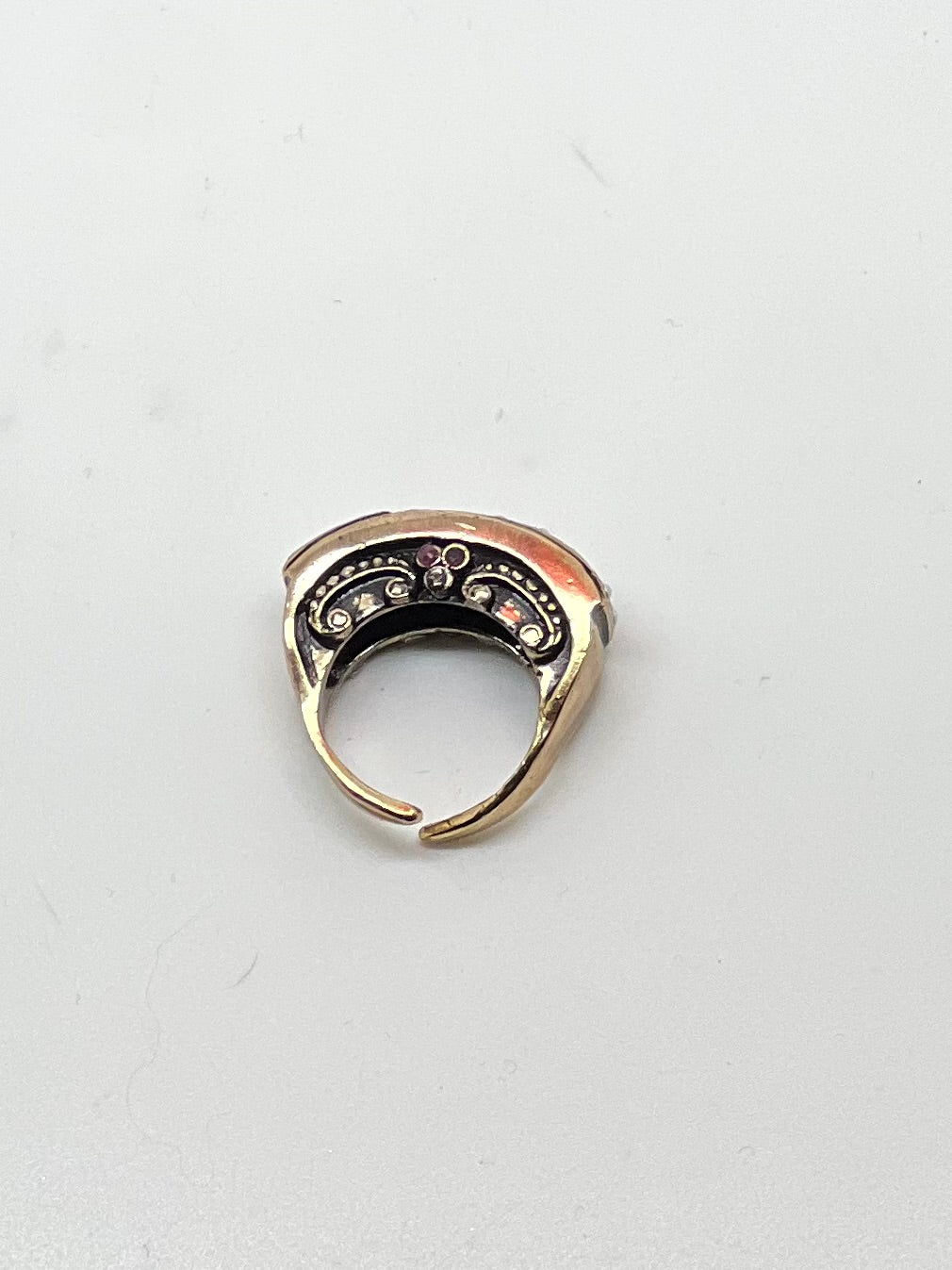 Anello Rinascimento - Anello Artigianale in Ottone Dorato con Rubini, Perline e Swarovski
