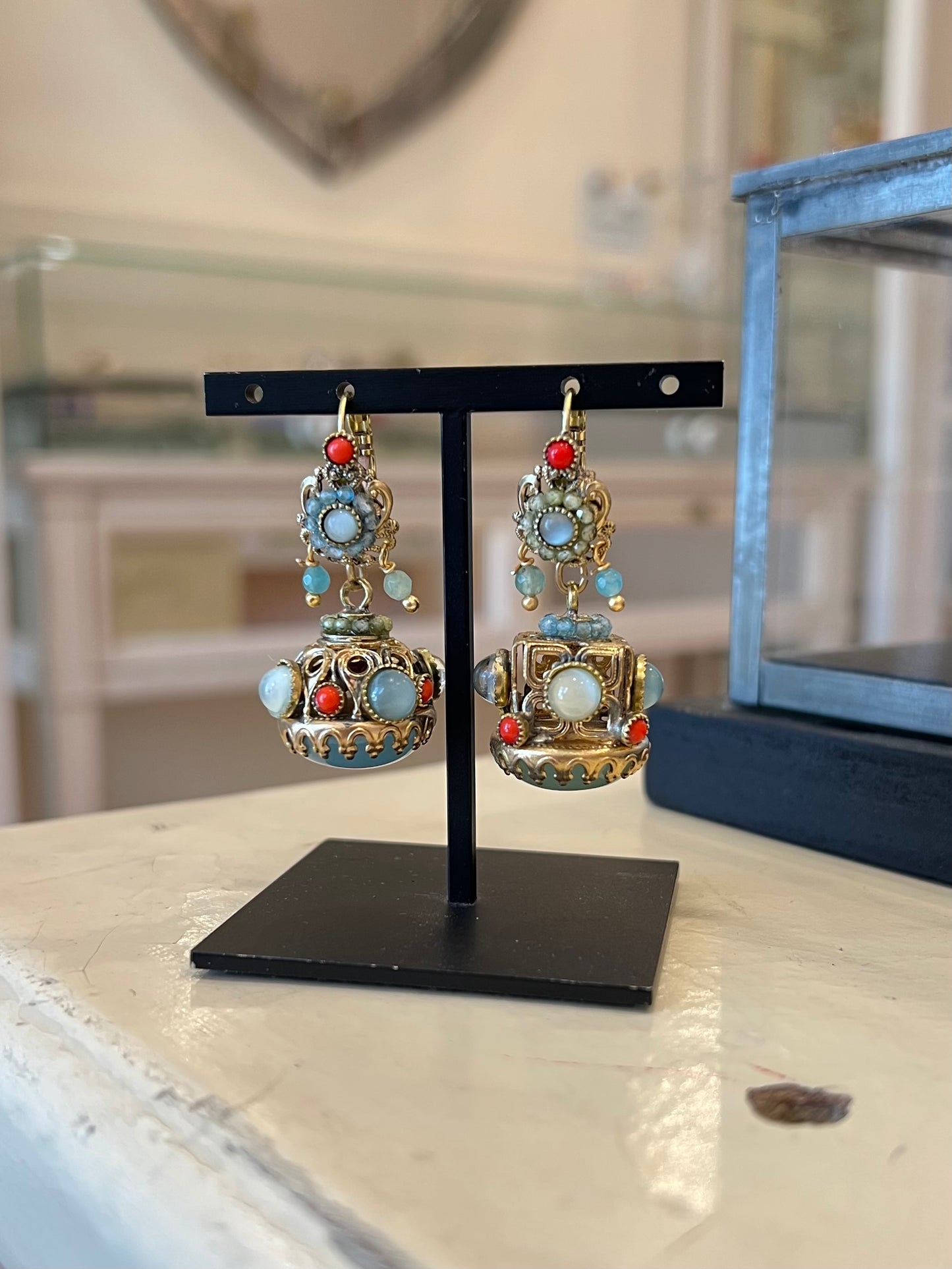 Orecchini a Sigillo 3 – ottone spazzolato, pietre dure e paste vitree (Codice: OE SG 003)