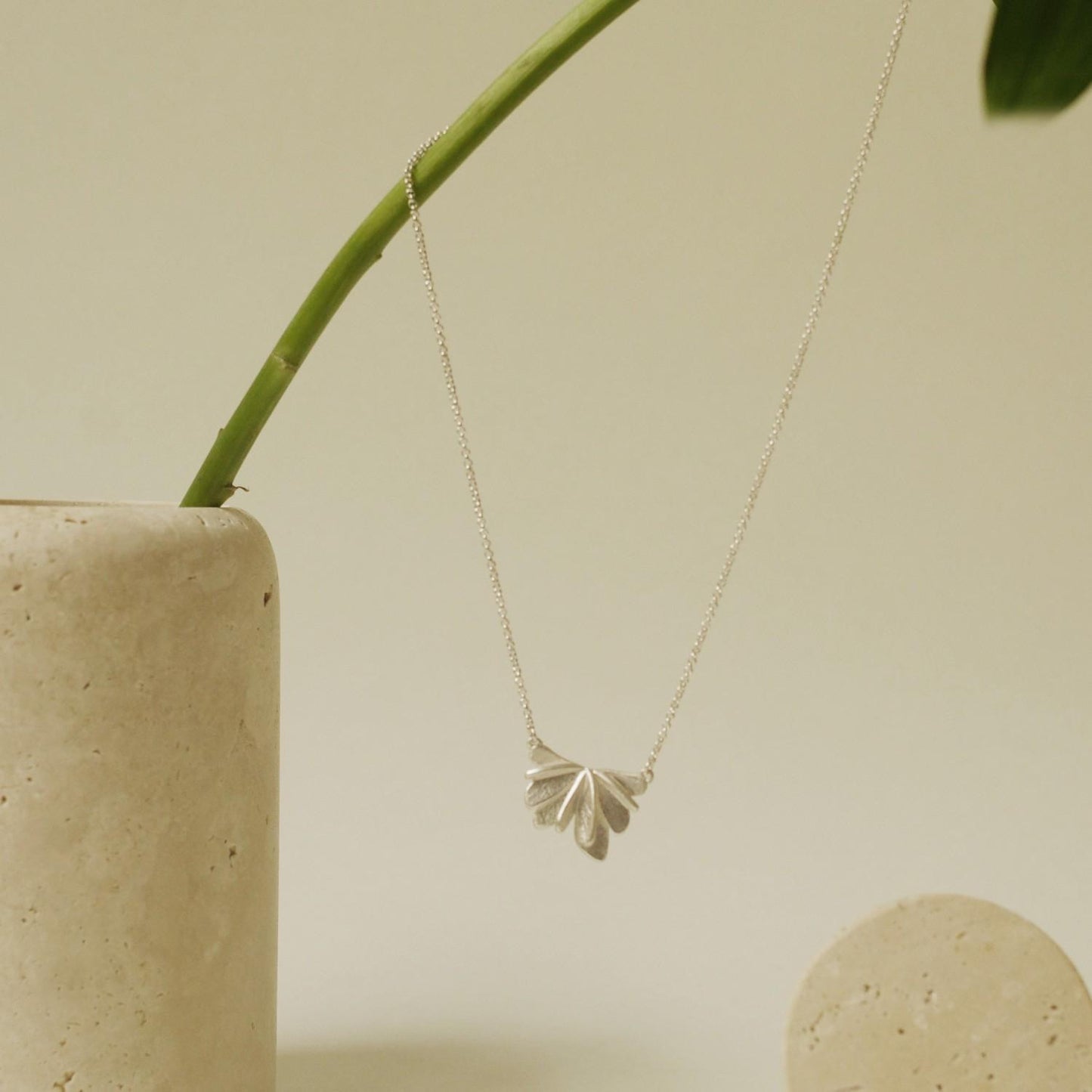 Collana Argento con Pendente Foglia Scultorea