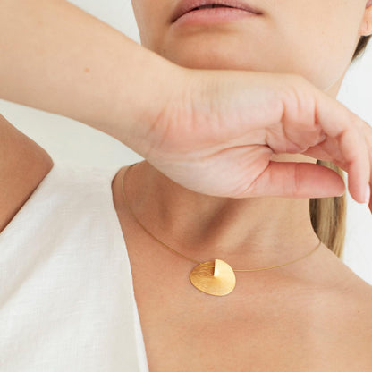 Collana con Pendente Geometrico Irregolare