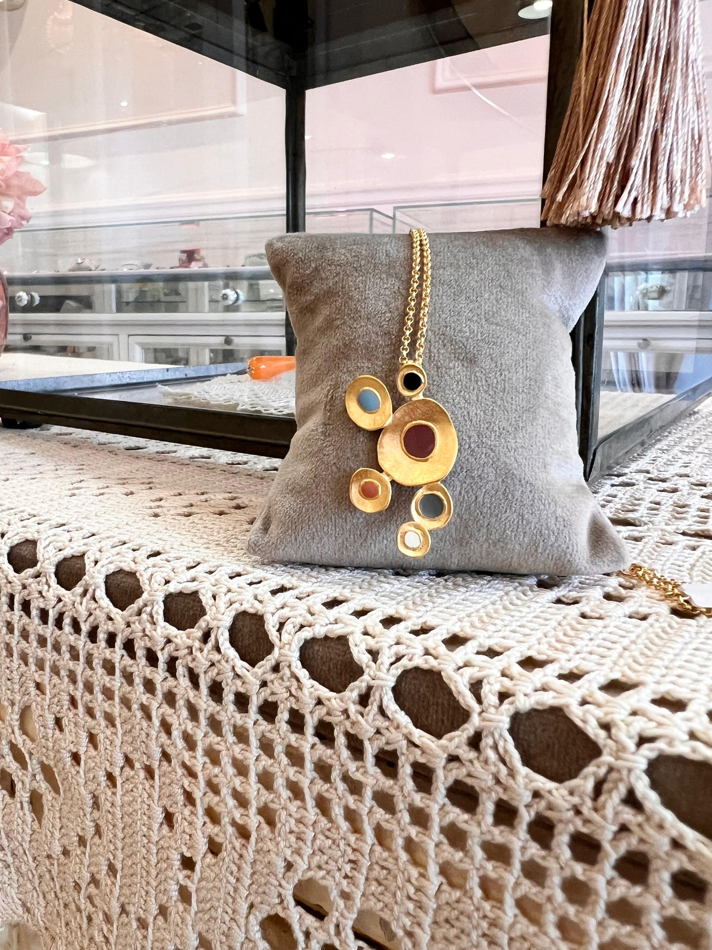 Collana Mosaico Dorato con Pendente a Bolle e Smalti a Fuoco
