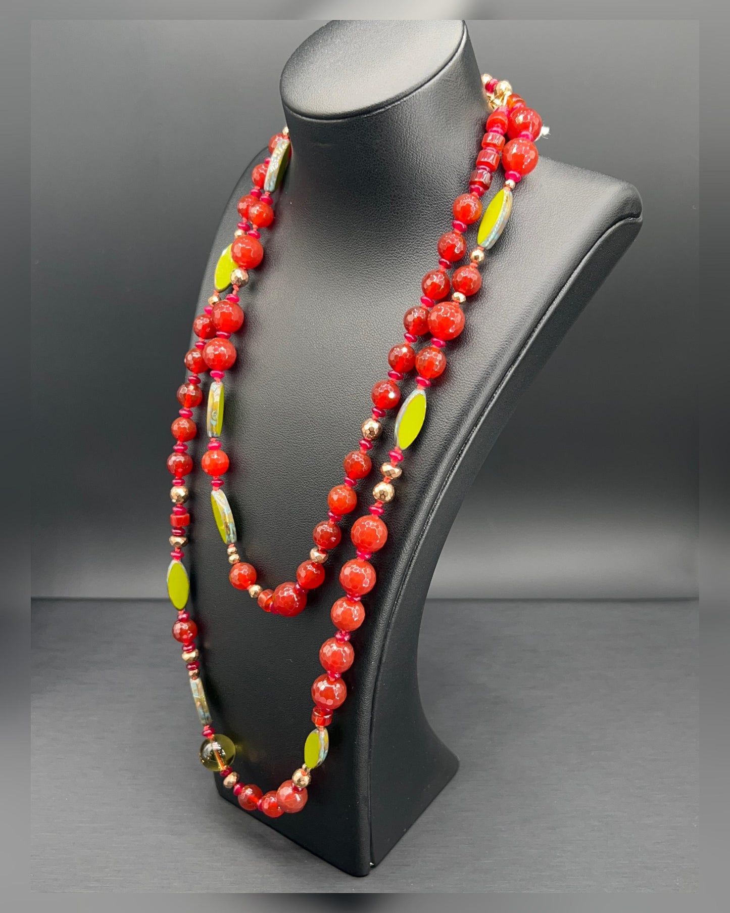 Collana Corniola e Verde Acido