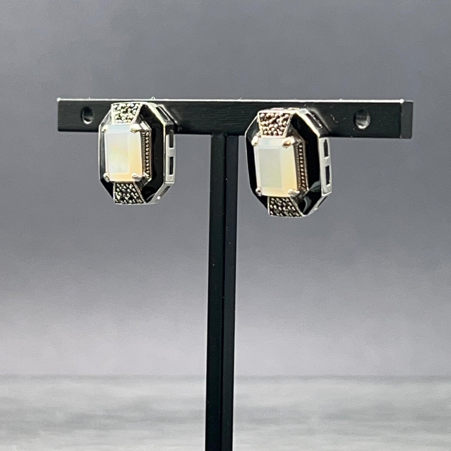 Orecchini Ottagonali in Argento con Smalto Nero e Madreperla