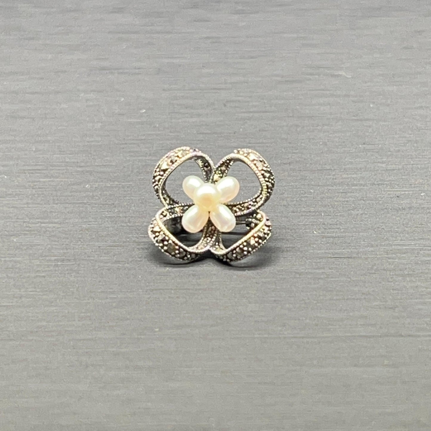 Spilla Fiore in Argento con Marcassiti e Perle di Fiume