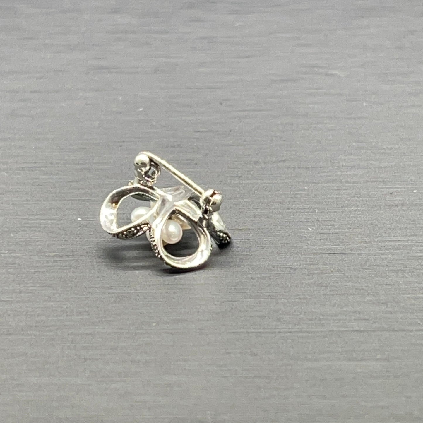 Spilla Fiore in Argento con Marcassiti e Perle di Fiume