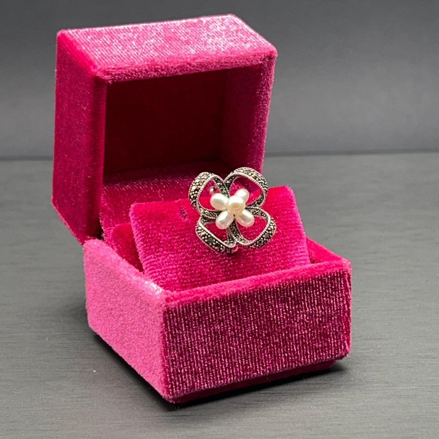 Spilla Fiore in Argento con Marcassiti e Perle di Fiume