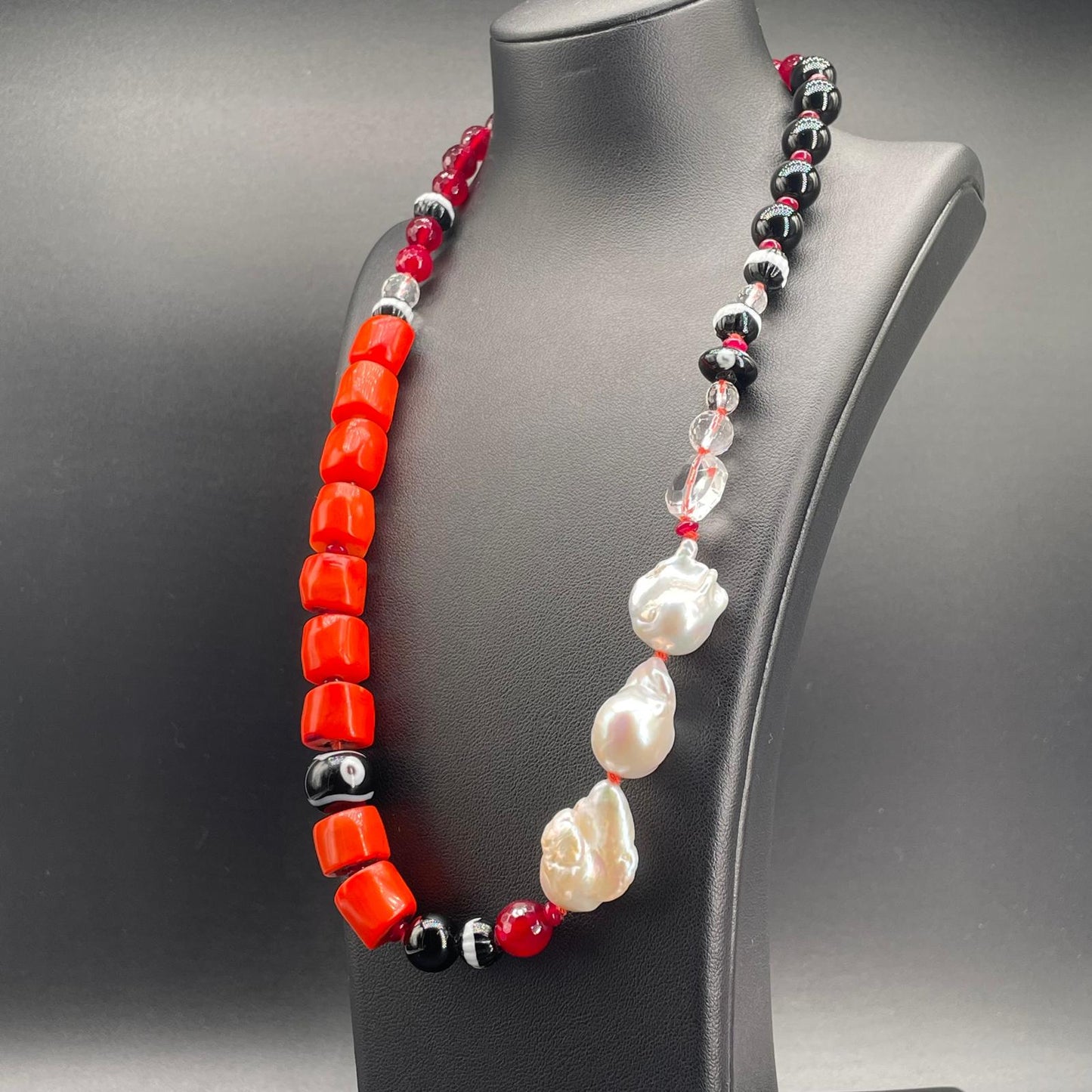 Collana Pezzo Unico con Corallo Bamboo e Perle Coltivate