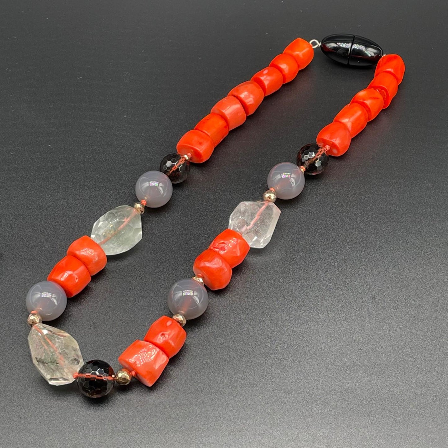 Collana Corallo Bamboo e Quarzo Fumé