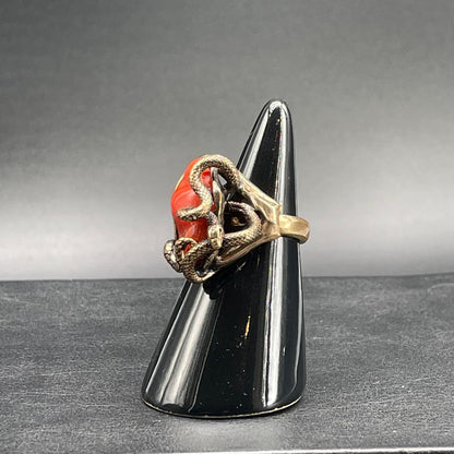 Anello Corallo Naturale con Serpente Intrecciato