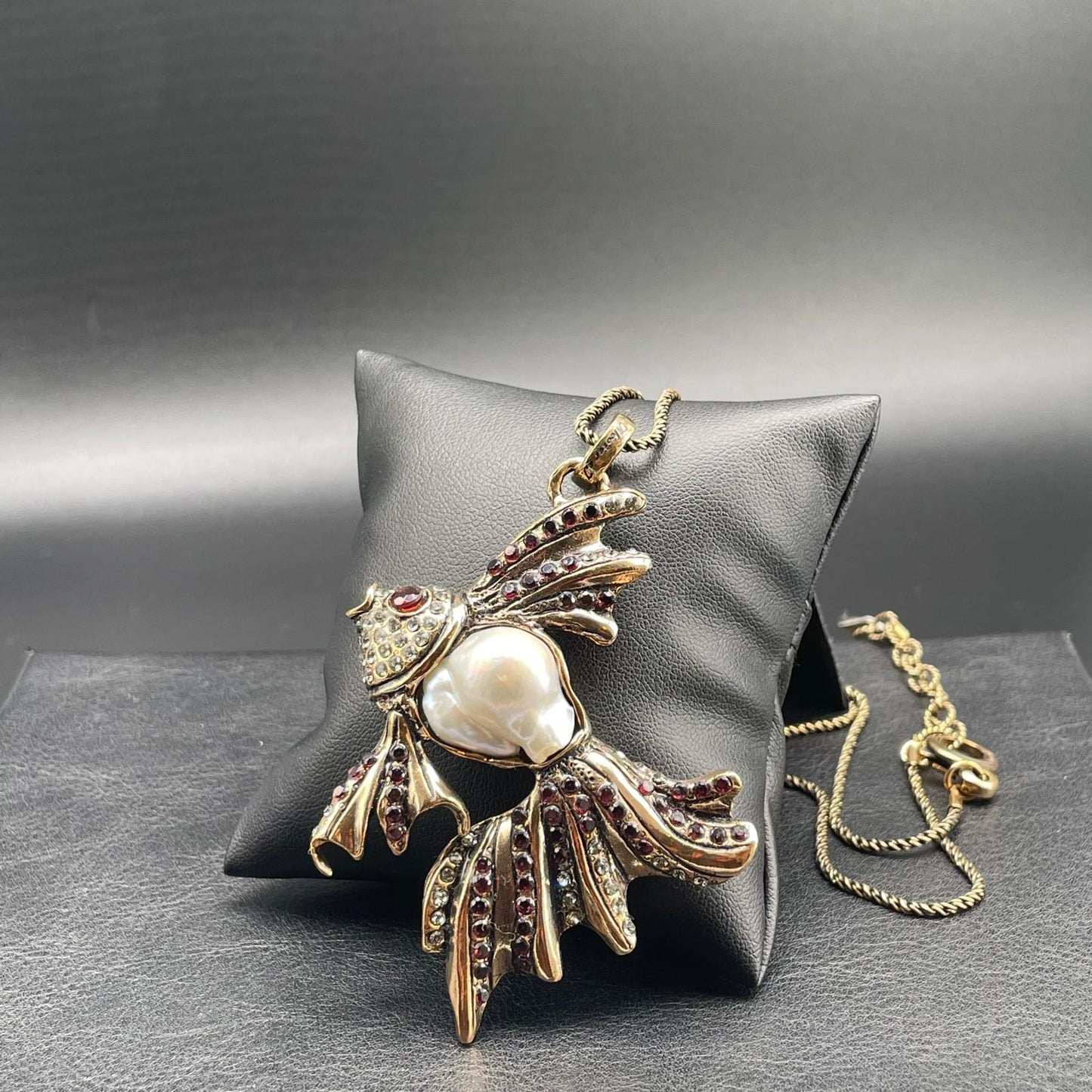 Collana Pesce con Perla Scaramazza e Granato