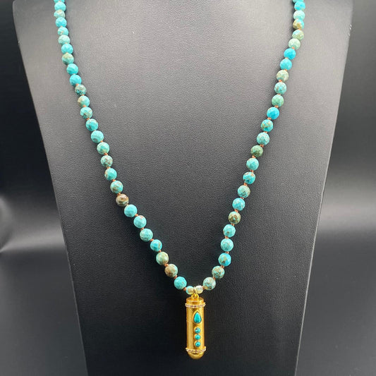 Collana Lunga in Aulite Turchese con Pendente Dorato