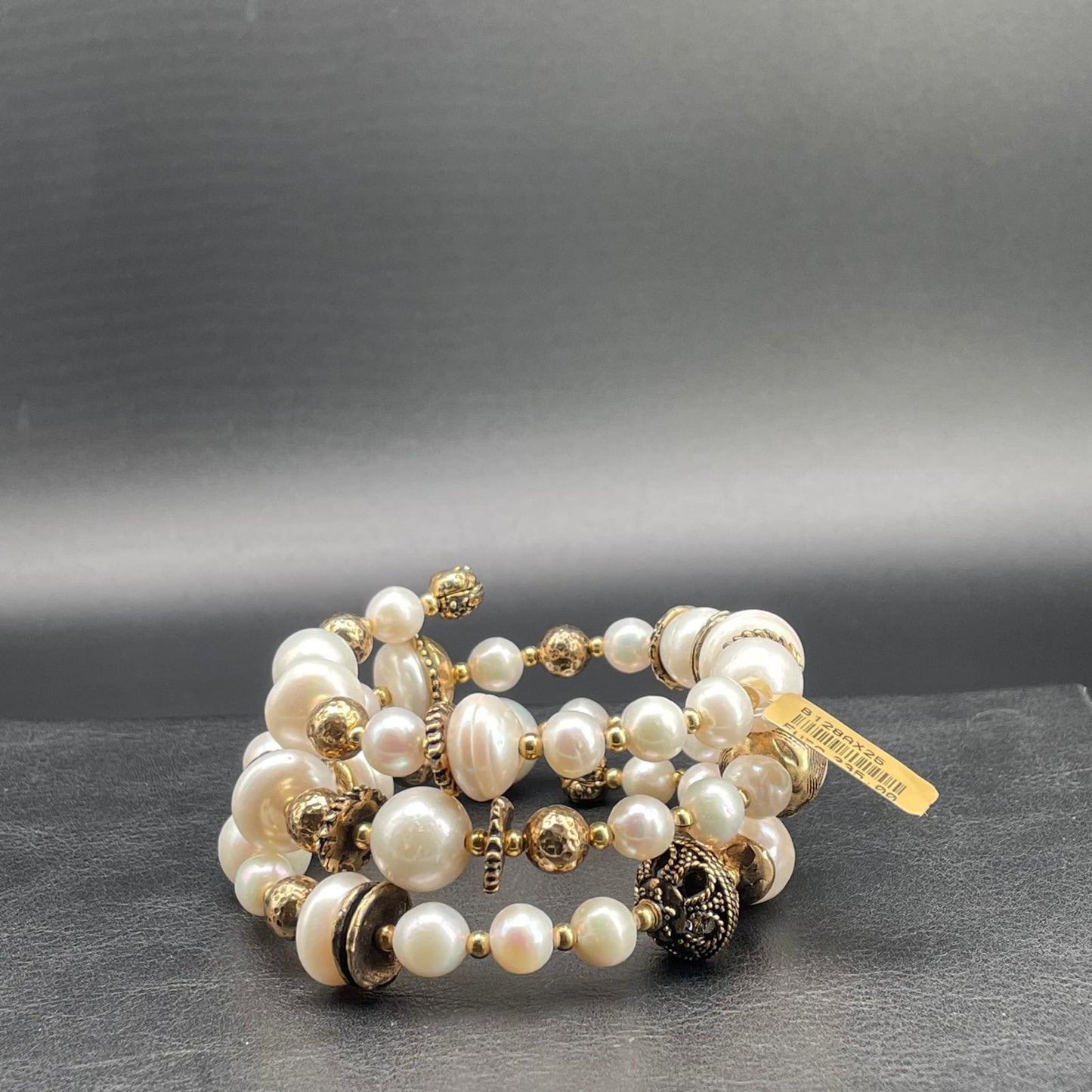 Bracciale Semirigido a Tre Fili con Perle Coltivate
