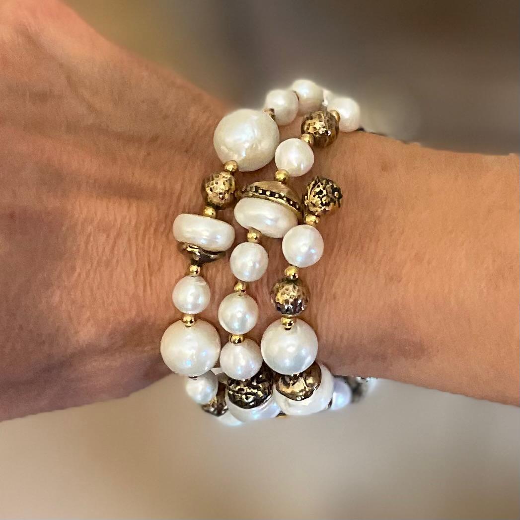 Bracciale Semirigido a Tre Fili con Perle Coltivate