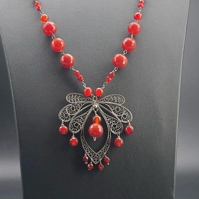 Collana Rosario in Corniola con Pendente in Filigrana d’Argento