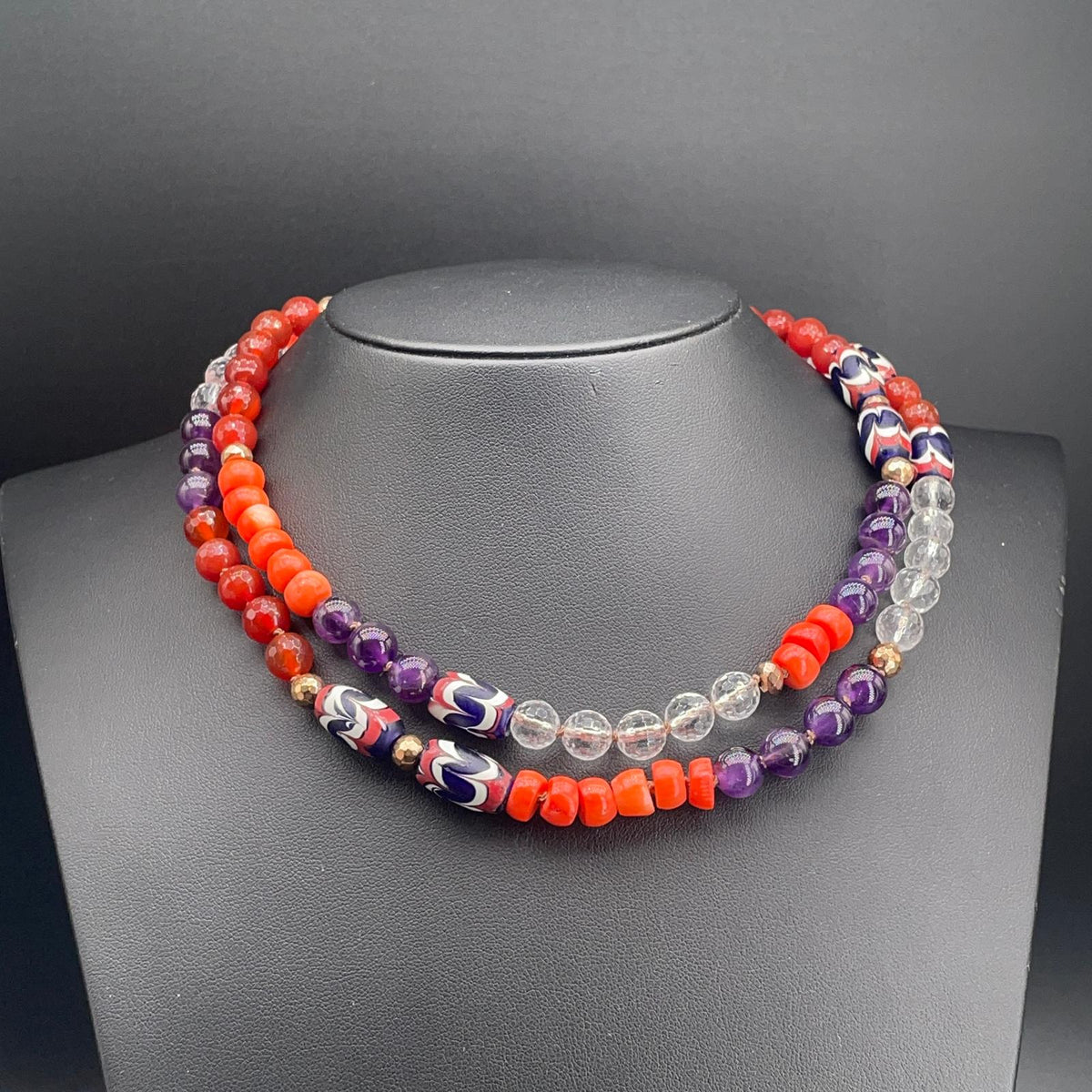Collana Lunga con Corallo Bamboo, Ametista e Perle di Vetro