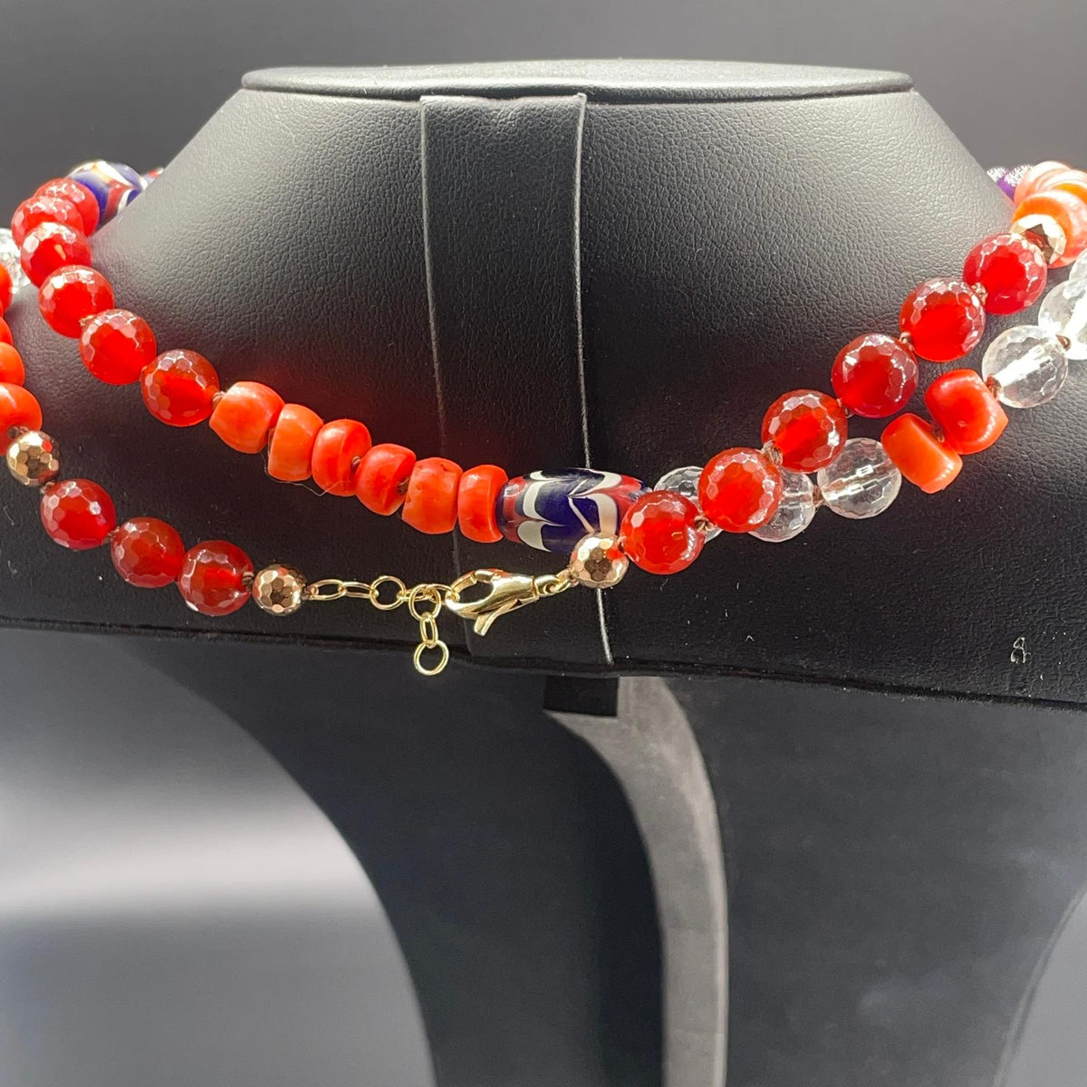 Collana Lunga con Corallo Bamboo, Ametista e Perle di Vetro