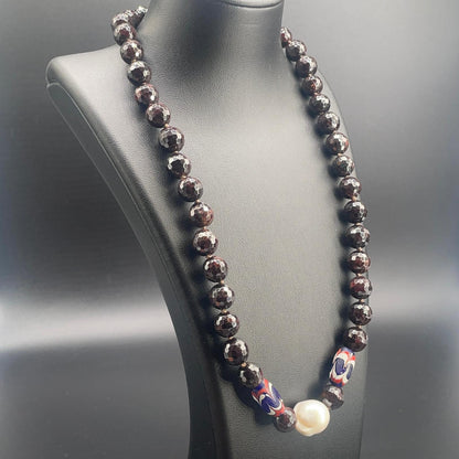 Collana in Granato con Perla Scaramazza e Perle di Vetro