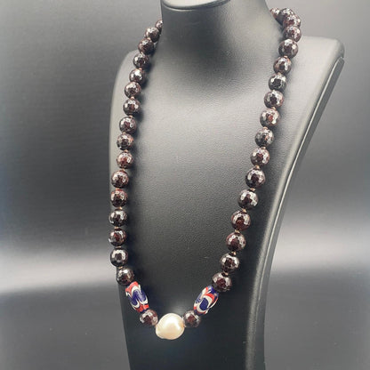 Collana in Granato con Perla Scaramazza e Perle di Vetro