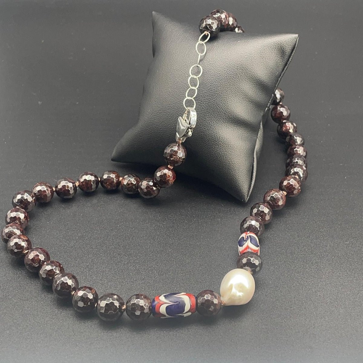 Collana in Granato con Perla Scaramazza e Perle di Vetro