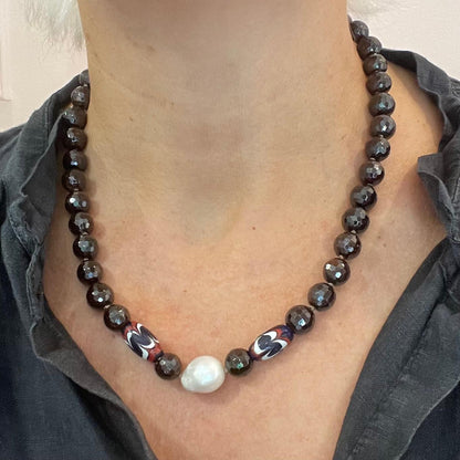 Collana in Granato con Perla Scaramazza e Perle di Vetro