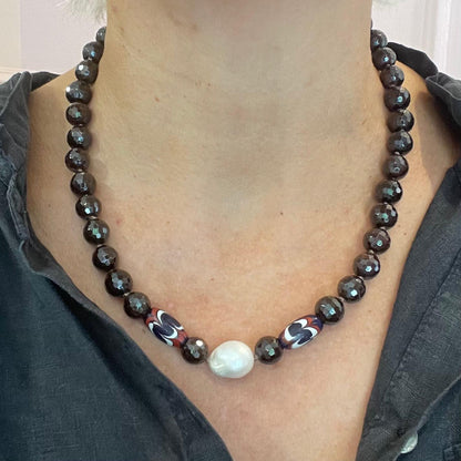 Collana in Granato con Perla Scaramazza e Perle di Vetro