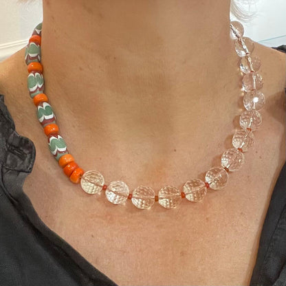 Collana con Cristallo di Rocca, Corallo Bamboo e Perle di Vetro