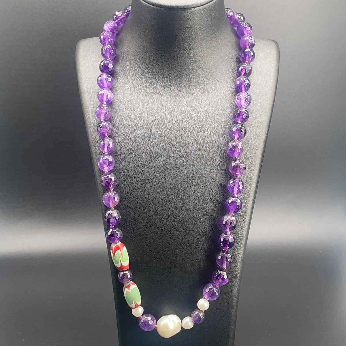 Collana con Ametista, Perle Scaramazze e Corallo Bamboo
