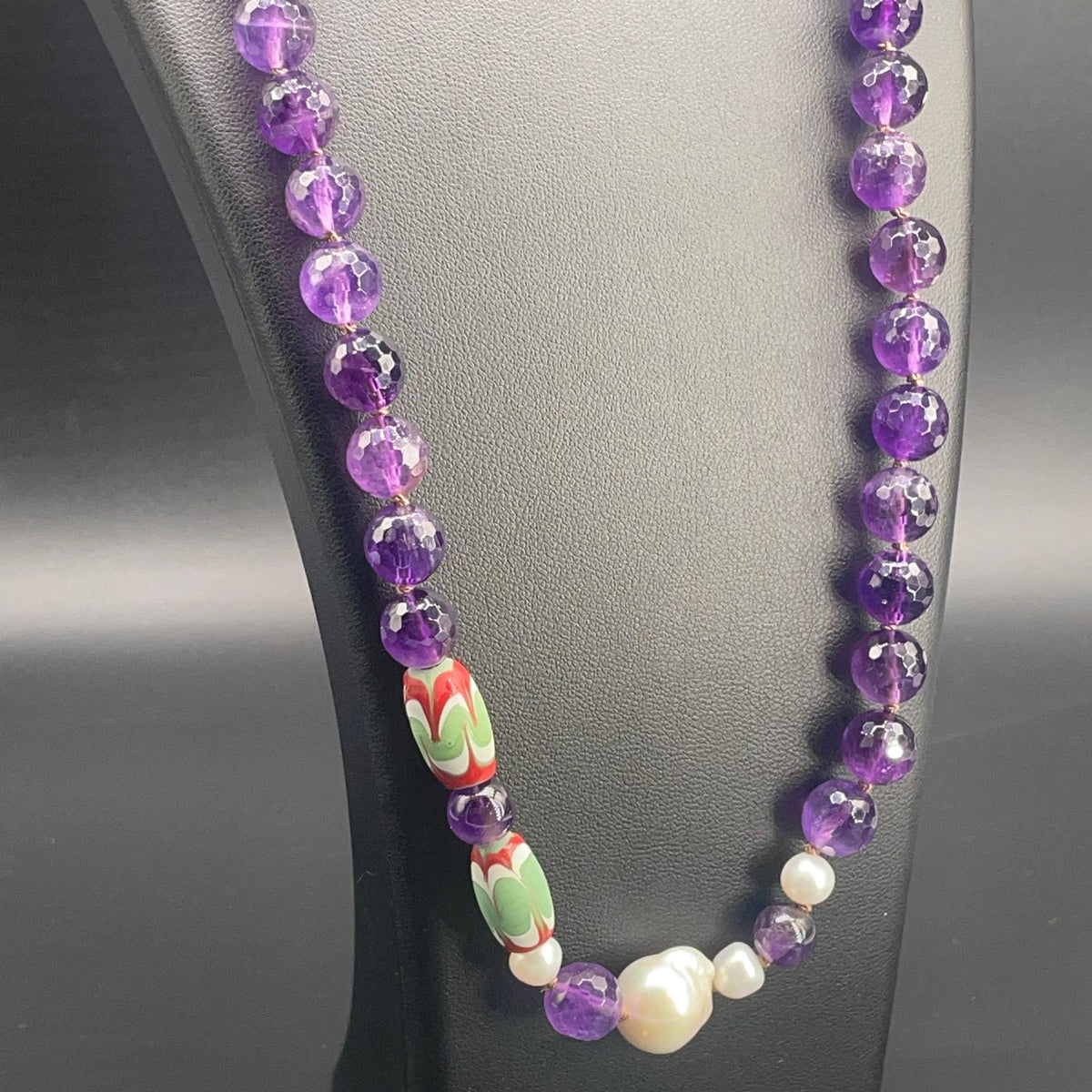 Collana con Ametista, Perle Scaramazze e Corallo Bamboo