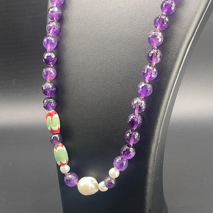Collana con Ametista, Perle Scaramazze e Corallo Bamboo