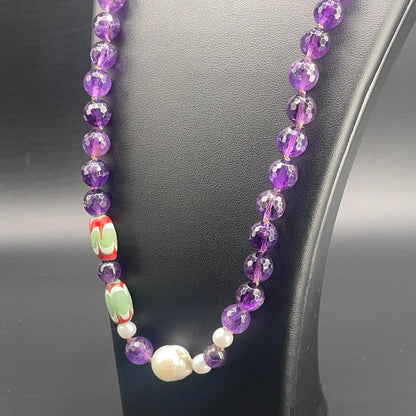 Collana con Ametista, Perle Scaramazze e Corallo Bamboo