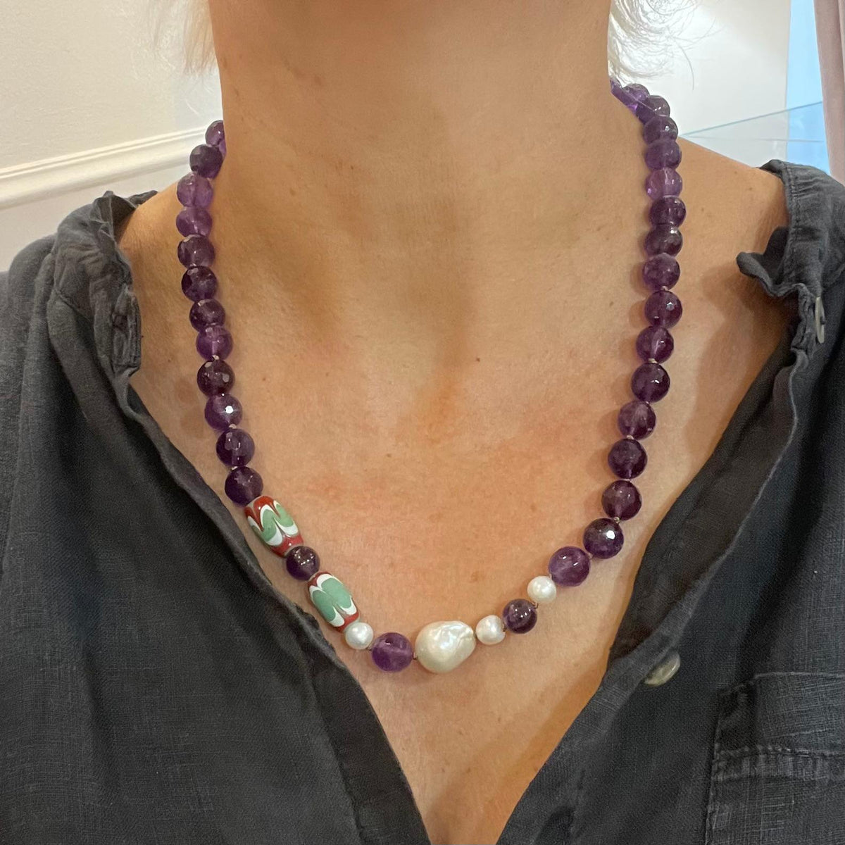 Collana con Ametista, Perle Scaramazze e Corallo Bamboo