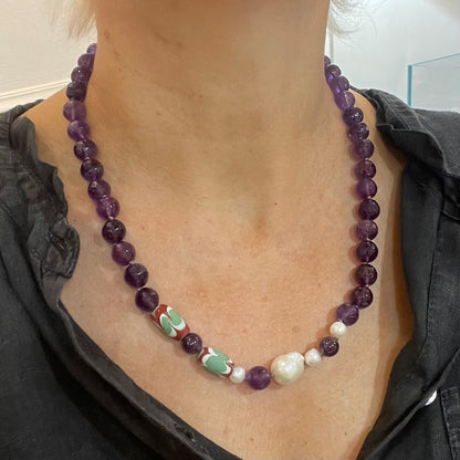 Collana con Ametista, Perle Scaramazze e Corallo Bamboo