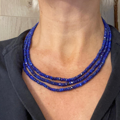 Collana Tre Fili in Lapislazzuli con Mano Vittoriana