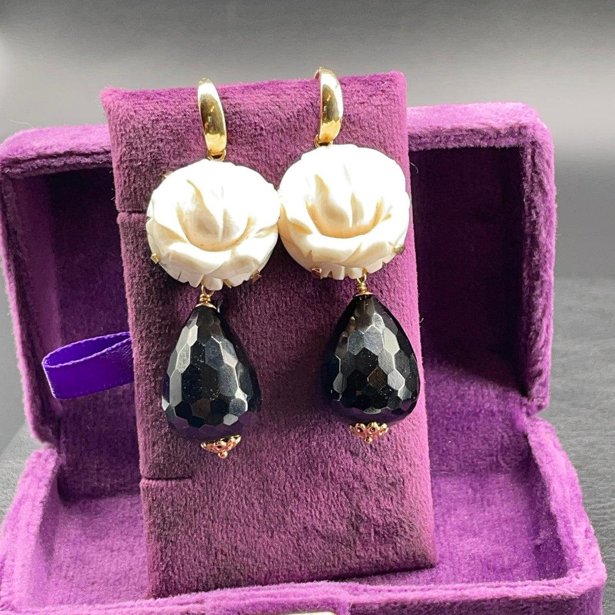 Orecchini in Oro 18 kt con Avorio Fossile di Mammut e Onice