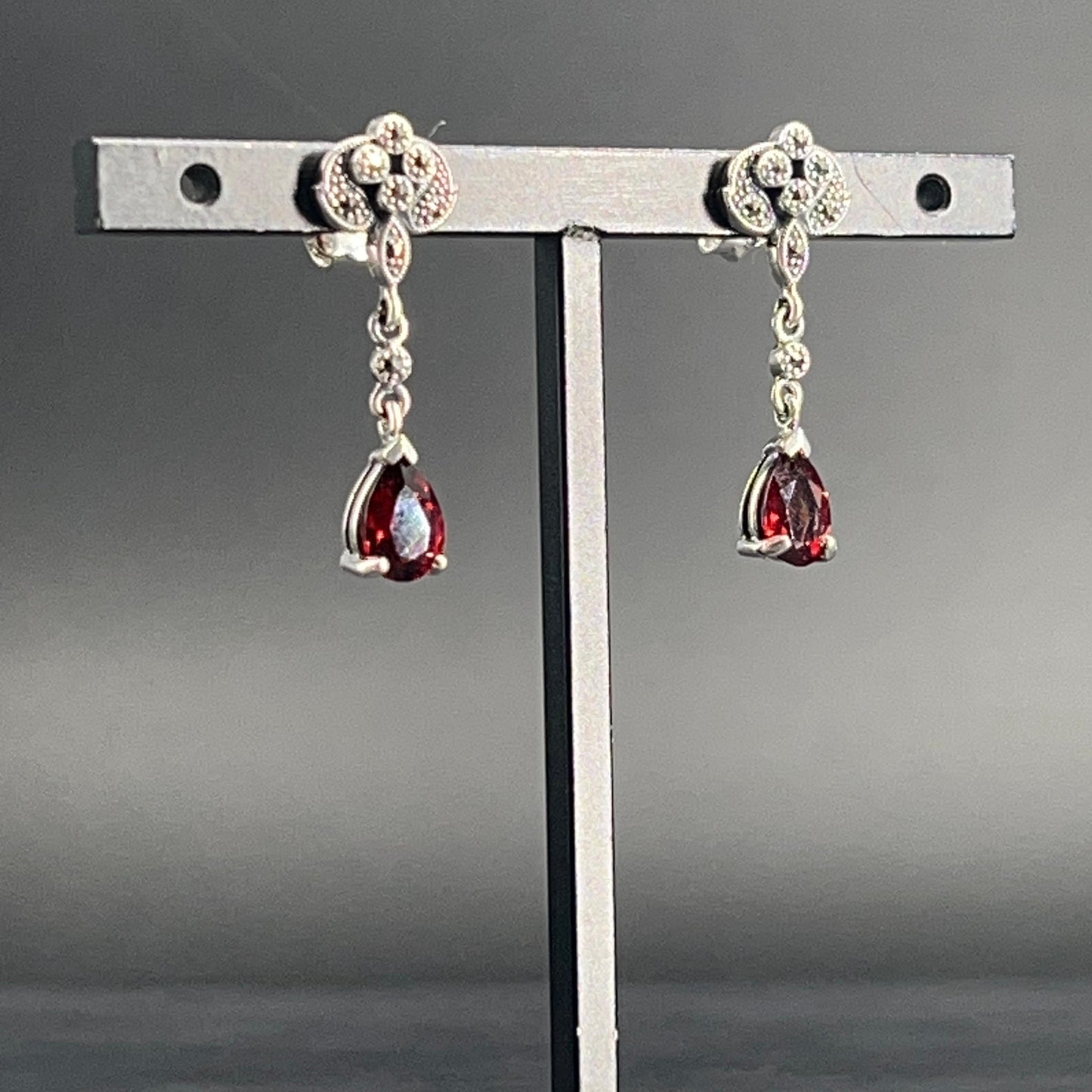 Orecchini Pendenti in Argento con Marcassiti e Granato