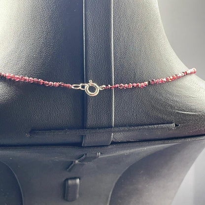 Collana BonBon in granato con pendente rosa e dettagli verdi – foto 3