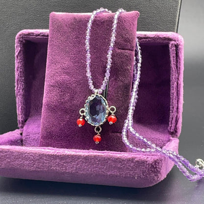 Collana BonBon ametista con pietra azzurra e gocce rosse, vista 4