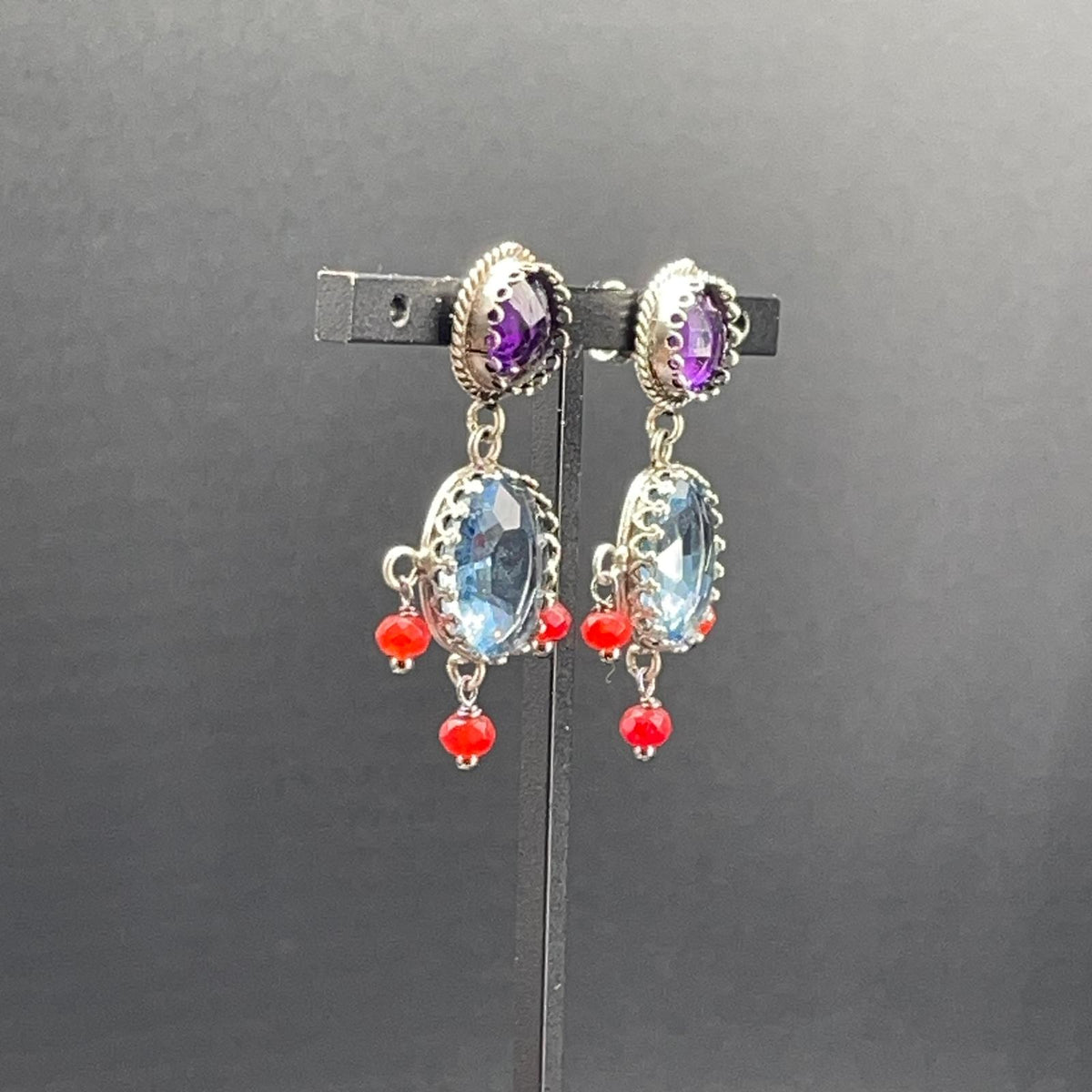 Orecchini BonBon argento con pietre viola, azzurre e rosse – foto 2