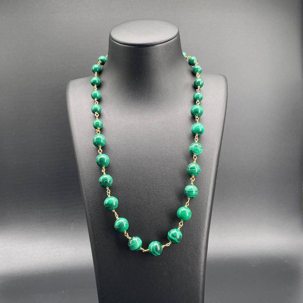 Collana a rosario in malachite a scalare 43 cm, vista frontale