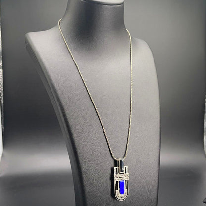 Collana in argento 925 con pendente in lapislazzuli, onice, marcassiti e smalti, vista angolata
