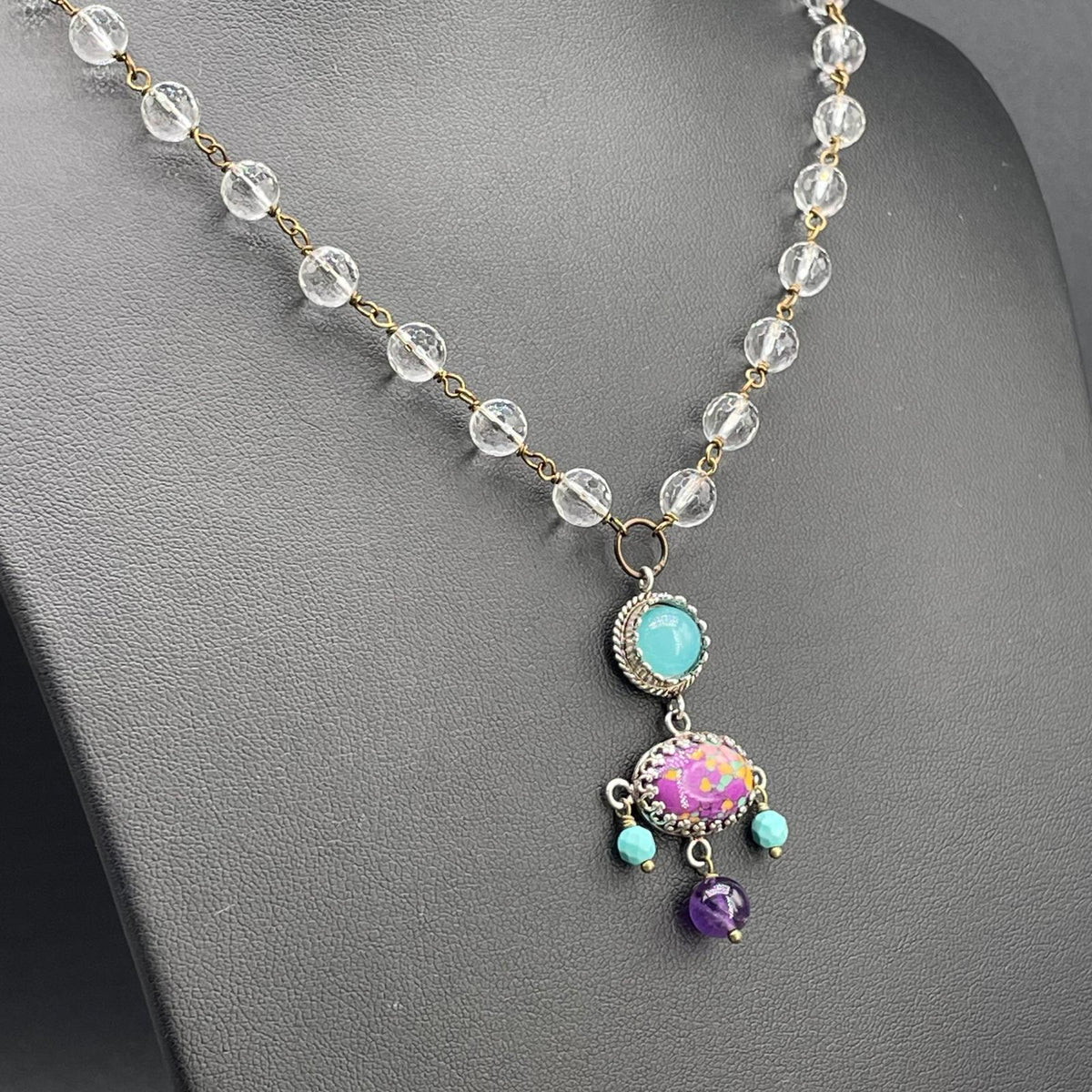 Collana BonBon con pendente multicolore, dettaglio