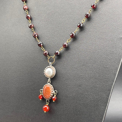 Collana BonBon fatta a mano in argento 925 e granati, dettaglio