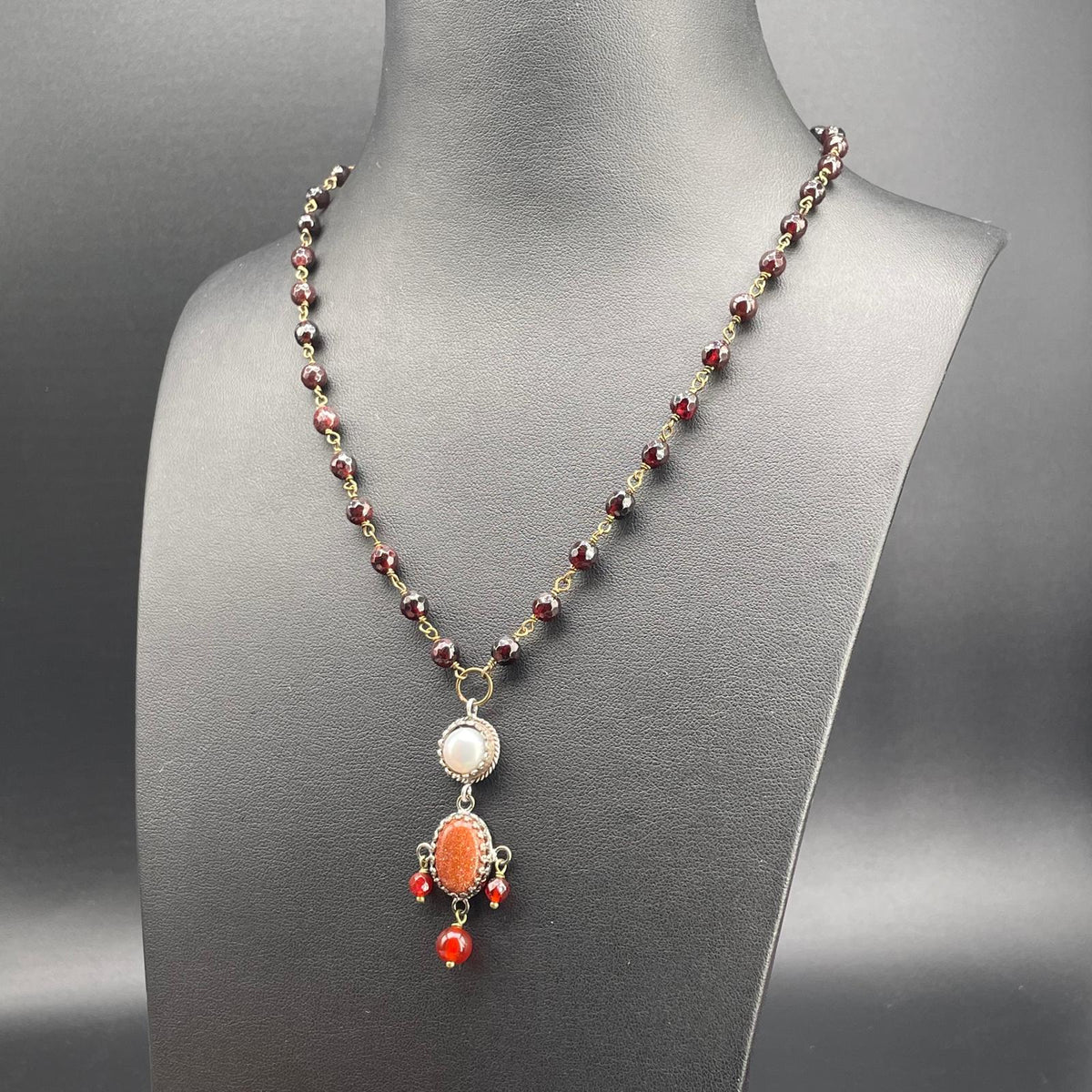 Chiusura con prolunga della collana BonBon in granati