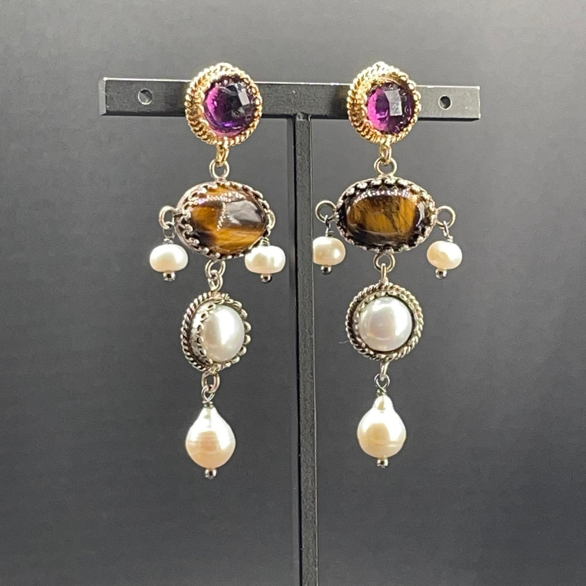 Orecchini BonBon in argento con occhio di tigre e perle coltivate, vista 1